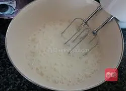 Illustration of how to make orange jam cake roll 5