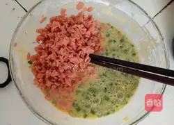 Illustration of how to make ham and egg pancakes 3