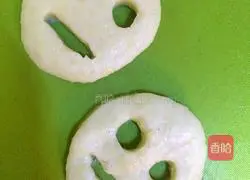 Illustration of how to make smiley potato pancakes 8