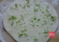 Illustration of how to make scallion oil dough cake 4