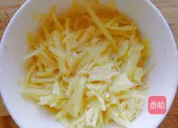 Illustration of how to make shredded potato pancakes 4
