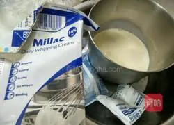 Creamy fruit cake without a spatula Illustration of how to do it 1