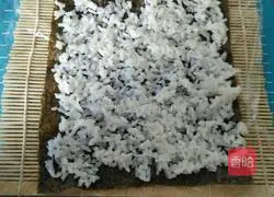 Illustration of how to make ham and bacon sushi 4