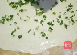 Illustration of how to make scallion pancake 3