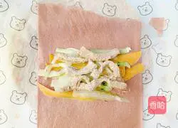 Illustration of how to make pancake meat rolls 8