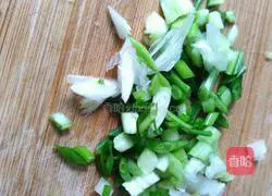 Illustration of how to make salt and pepper scallion cake 2
