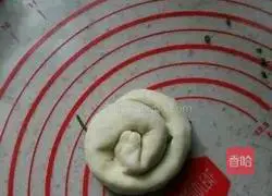 Illustration of how to make scallion pancake 10