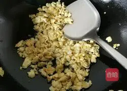 Illustration of how to make pancakes, chives and egg boxes 5