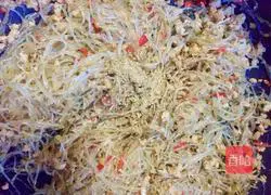 Illustration of making vermicelli meat pie 16