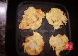 Illustration of how to make pan-fried potato pancakes 5