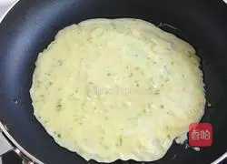 Illustration of how to make egg and green onion cake 8
