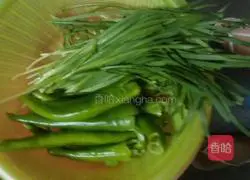 Illustration of how to make chive egg pancake 3