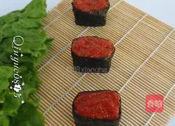 Illustration of how to make caviar warship sushi 9