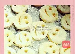Illustration of how to make smiley potato cakes 6