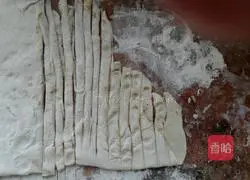 Illustration of how to make salt and pepper pancakes 3