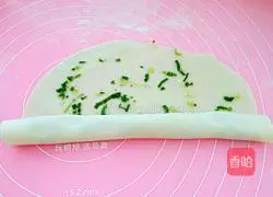 Illustration of how to make scallion pancakes 9