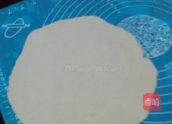 Illustration of how to make whole wheat scallion pancakes 3