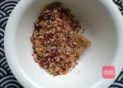  Illustration of how to make red date and walnut cake 6