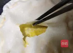 Illustration of how to make egg-filled pancakes 9