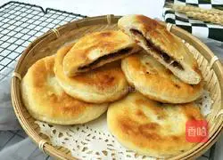 Fragrant bean paste filling cake Illustration of how to do it 18