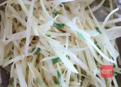 Illustration of how to make spiced potato pancakes 6