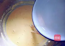 Illustration of how to make egg cornmeal cake 3