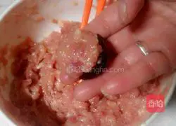 Illustration of how to make steamed pork patties with mushrooms 5