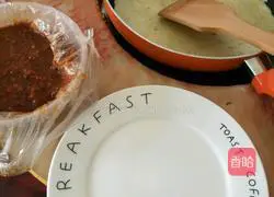 The fragrant sauce on the left Pancake recipe illustration 2