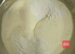 Illustration of how to make latte art sponge cake 5
