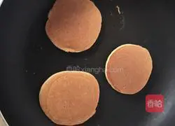 Illustration of how to make banana milk waffles 12 