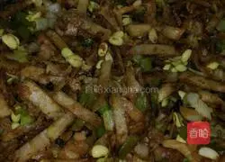 Illustration of how to make fried bean sprouts and shredded pancakes 3