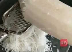 Illustration of how to make radish and black sesame cake 1