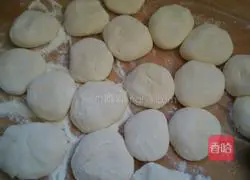 Illustration of how to make leek and egg pancakes 6