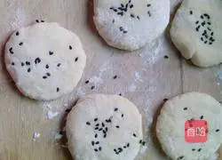 Small steamed buns with black sesame seeds Illustration of how to make pancakes 9