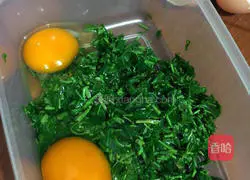 Illustration of how to make Chinese toon bud egg cake 4