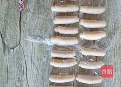 Illustration of how to make wife cake (bean paste version) 5