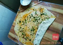 Henan green onion Illustration of how to make oil pancake 5