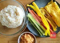 Illustration of how to make meat floss and ham sushi 7