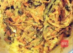 Illustration of how to make olive and carrot egg pancake 5