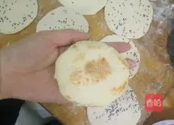 Illustration of how to make dough pancakes 2