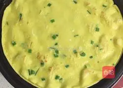 Illustration of how to make egg soft pancake 3