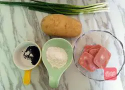 Illustration of how to make pan-fried potato pancakes 1