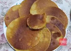 Illustration of how to make bean dregs and cornmeal pancakes 6