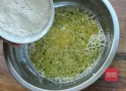 Illustration of how to make egg and green onion cake 5