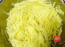 Illustration of how to make minced meat and potato cakes 1