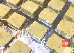 Illustration of how to make peanut almond cake 9