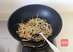 Illustration of how to make fried bean sprouts and stuffed cakes 4