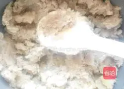 Illustration of making glutinous rice and sweet potato cakes 1