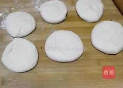 Illustration of how to make leek and egg thin-skin pancake 6