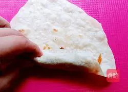 Illustration of how to roll meatloaf 17